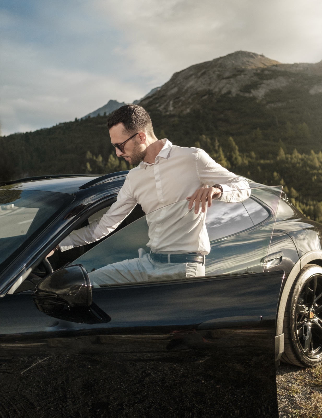 Autofotografie Porsche, Ausstieg auf einer Passstrasse, Graubünden