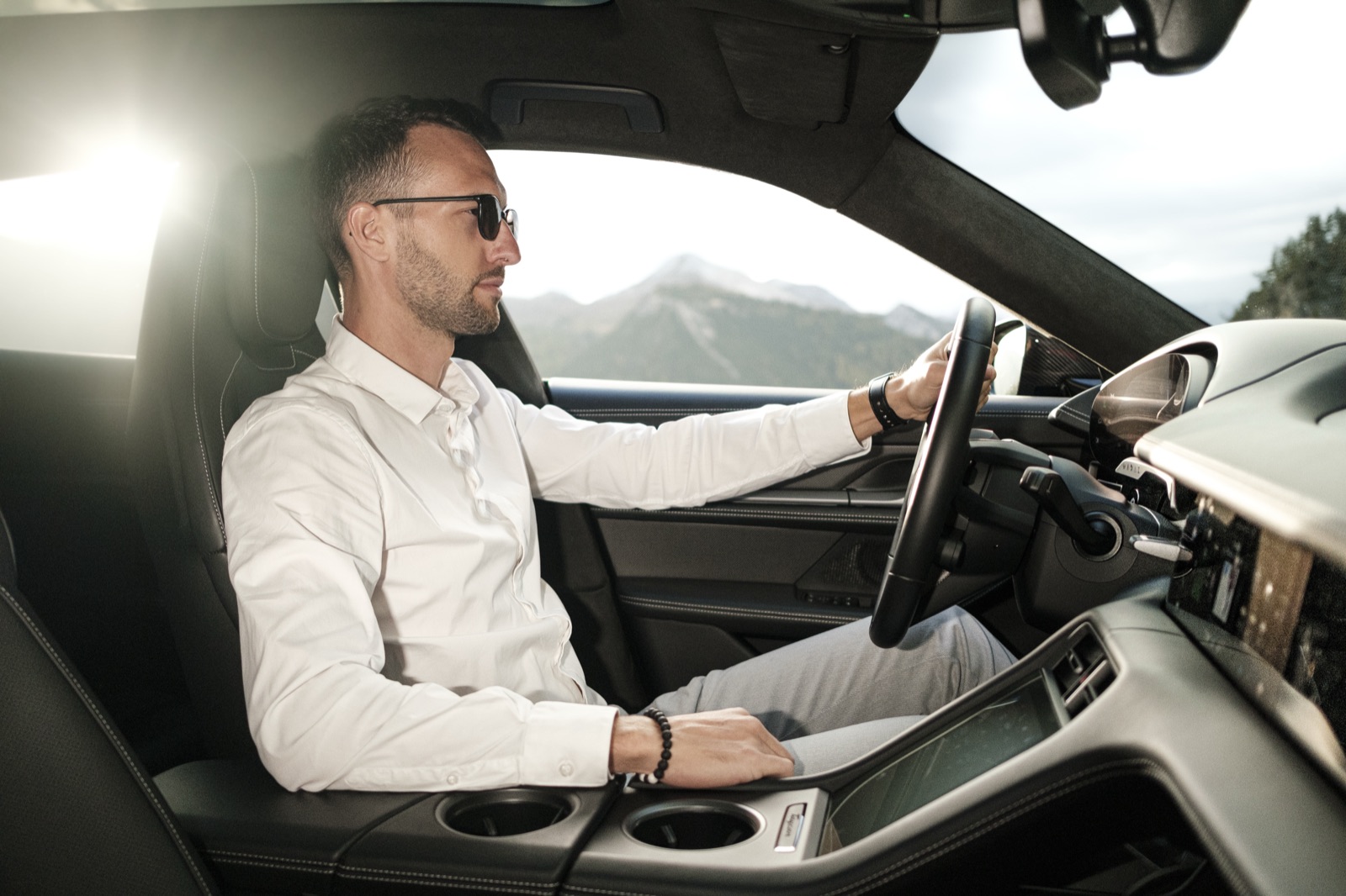 Autofotografie Porsche, Fahrer am Steuer, Graubünden